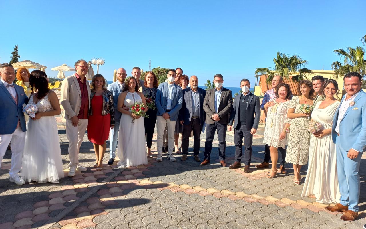 Εννέα ζευγάρια από την Γερμανία παντρεύτηκαν κάτω από τον καταγάλανο ουρανό 