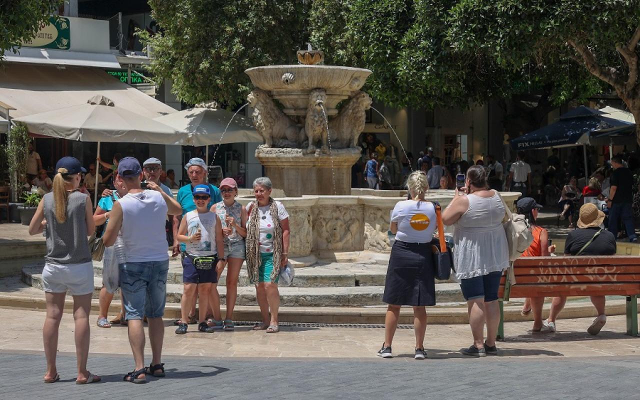 τουρίστες στο Ηράκλειο