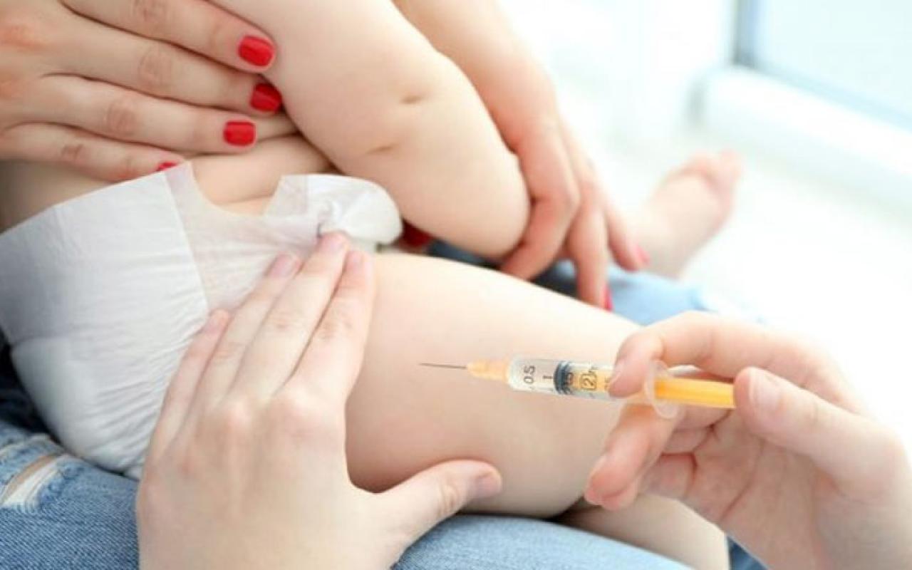 μωρό εμβολιασμός