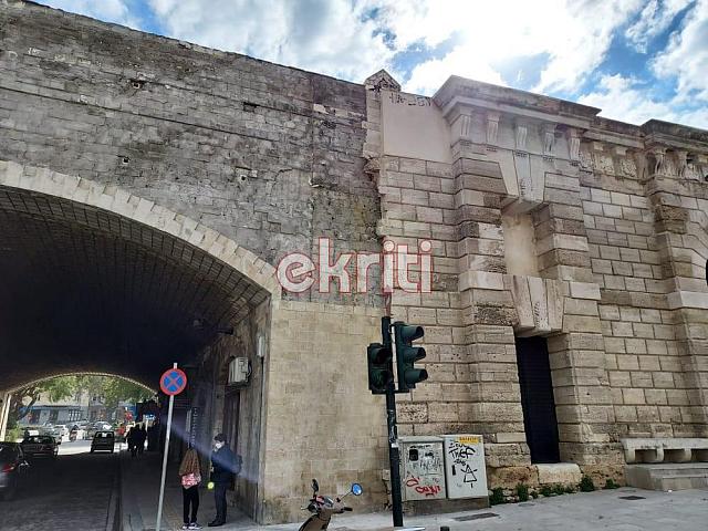 καινούρια πόρτα