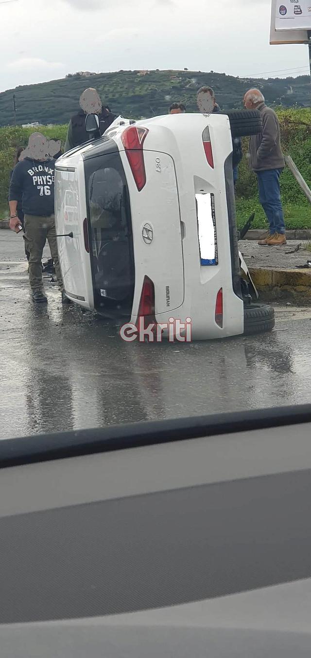 Σφοδρή σύγκρουση αυτοκινήτων στα φανάρια Σκαλανίου