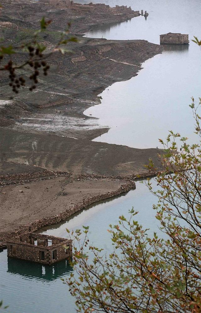 Λίμνη Μόρνου σπίτια 1