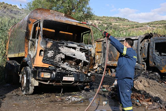 Φωτιά στο αμαξοστάσιο του Δήμου Μαλεβιζίου