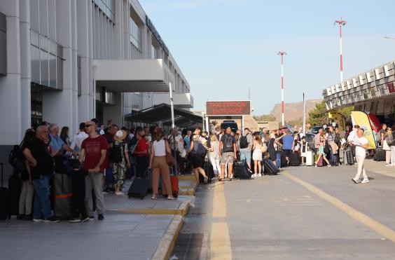 Αεροδρόμιο Ηρακλείου - Τουρίστες