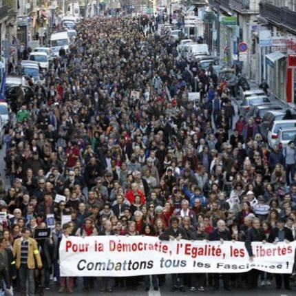 Χιλιάδες Γάλλοι στους δρόμους κατά της τρομοκρατίας