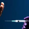 Η πολιτική των πέντε δόσεων εμβολίου είναι καταδικασμένη 