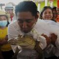 Δήμαρχος στο Μεξικό παντρεύτηκε έναν κροκόδειλο 