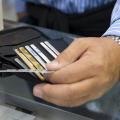 Τρομάζει τους Ελληνες μία πιθανή αλλαγή στο καθεστώς των πιστωτικών καρτών