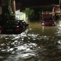 Πλημμύρες στη Μάνδρα Αττικής με εγκλωβισμένους