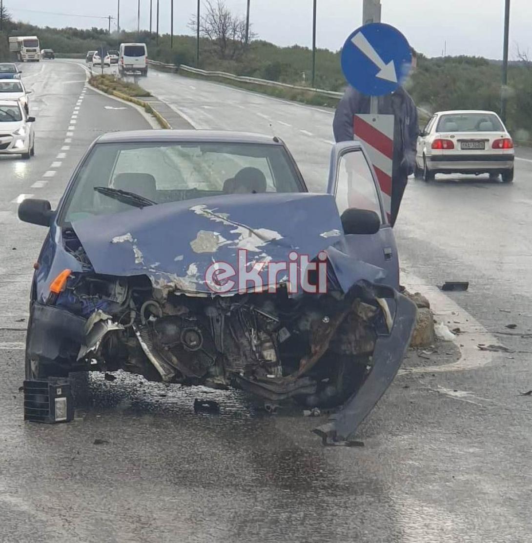 Σφοδρή σύγκρουση αυτοκινήτων στα φανάρια Σκαλανίου