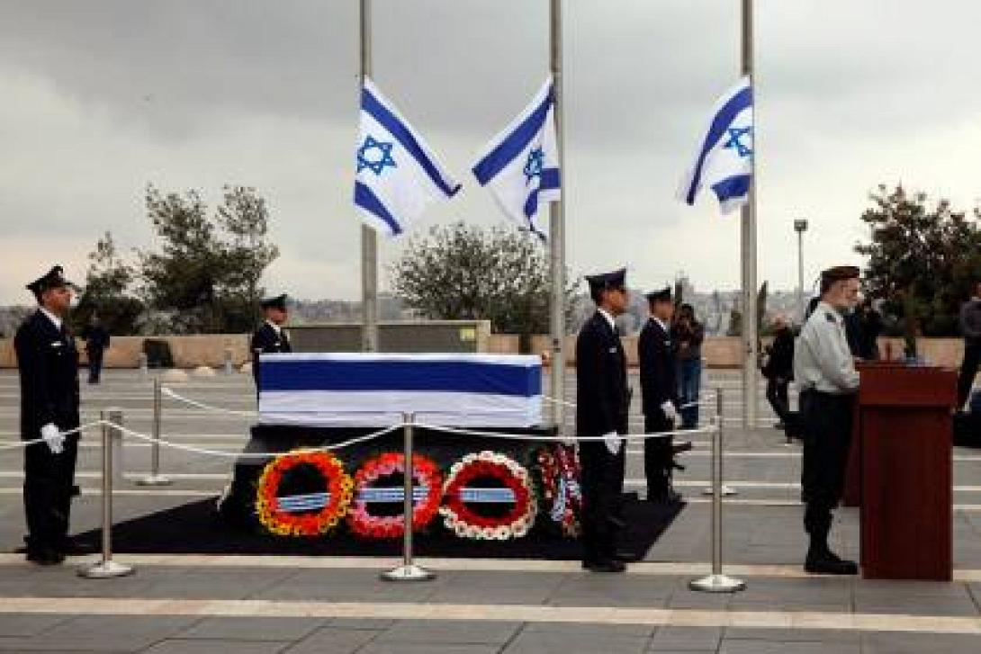 Ισραήλ : Με στρατιωτικές τιμές ενταφιάστηκε ο Αριέλ Σαρόν
