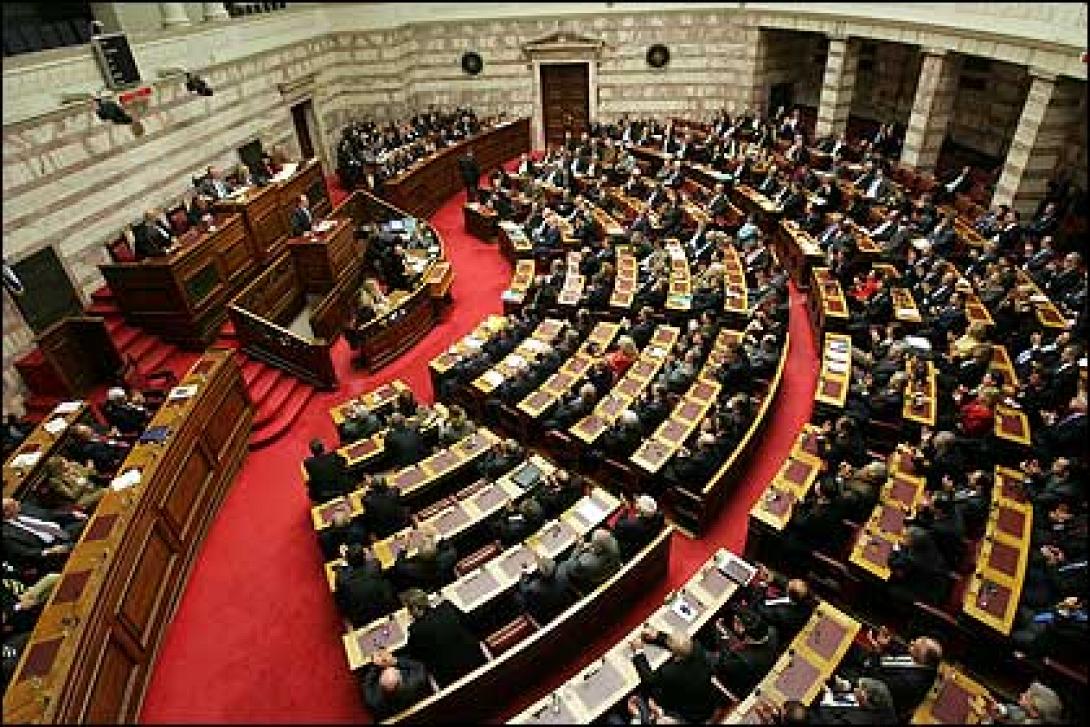 Η δύναμη των κομμάτων στη Βουλή μετά τις συλλήψεις και τις ανεξαρτητοποιήσεις